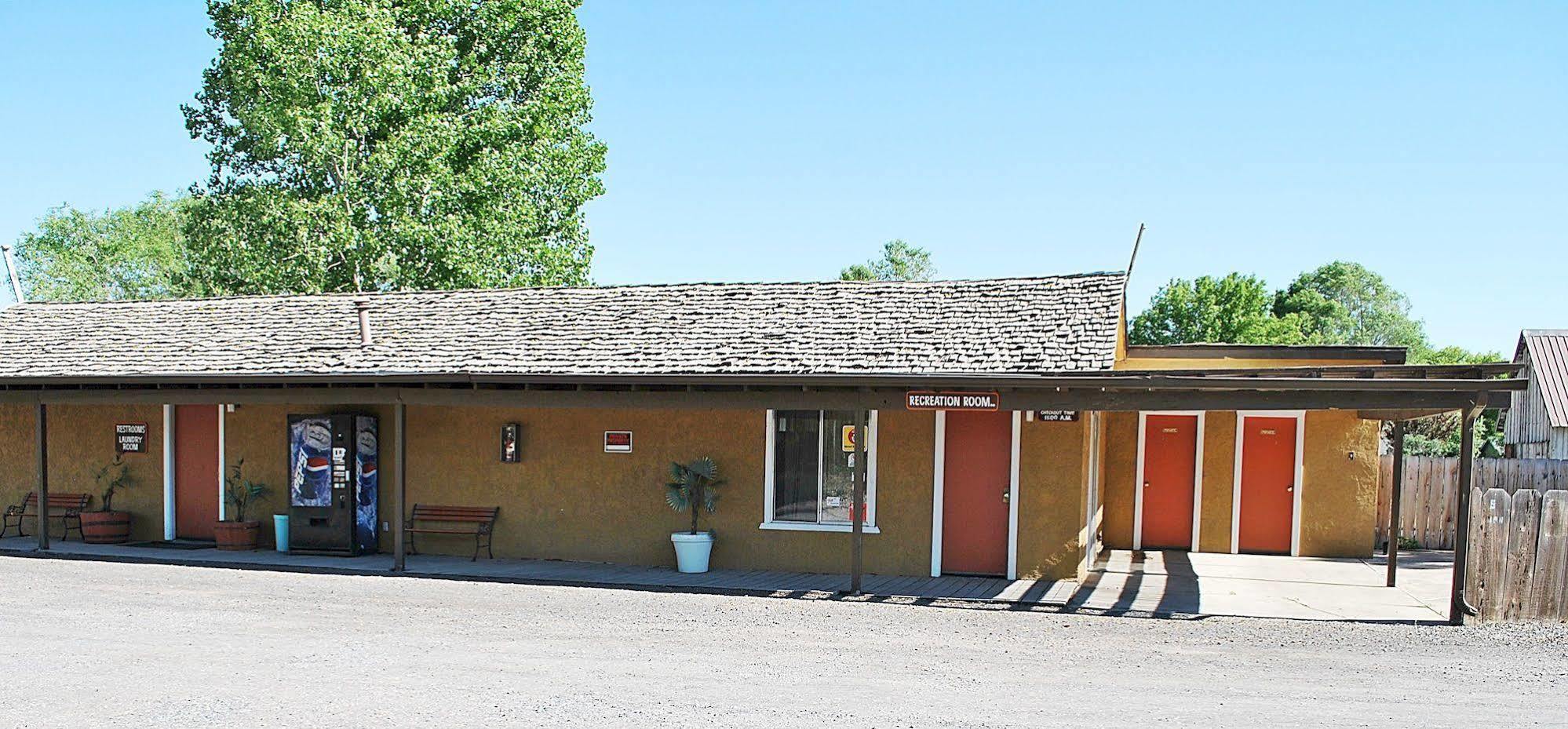 Oregon Motel 8 And Rv Park Кламат Фолс Екстериор снимка