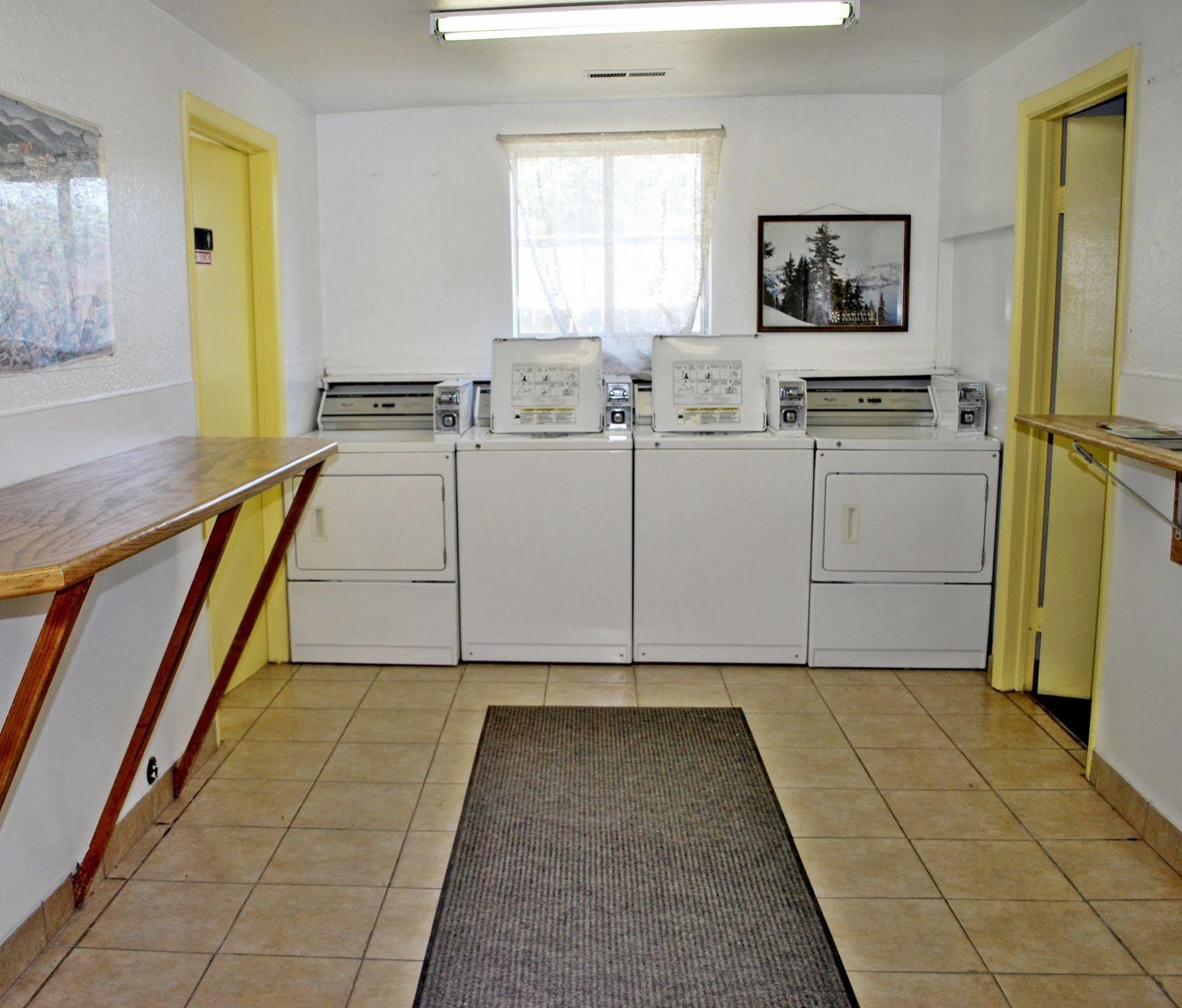 Oregon Motel 8 And Rv Park Кламат Фолс Екстериор снимка