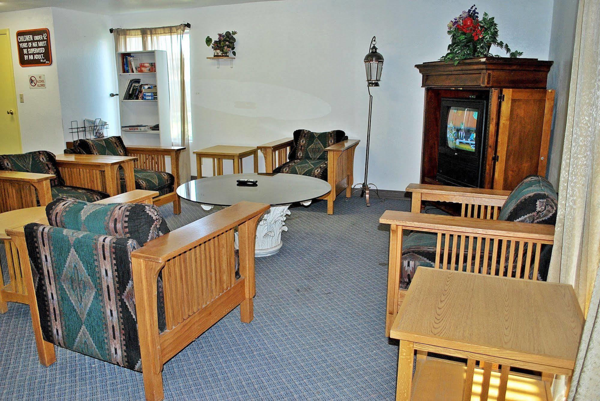 Oregon Motel 8 And Rv Park Кламат Фолс Екстериор снимка
