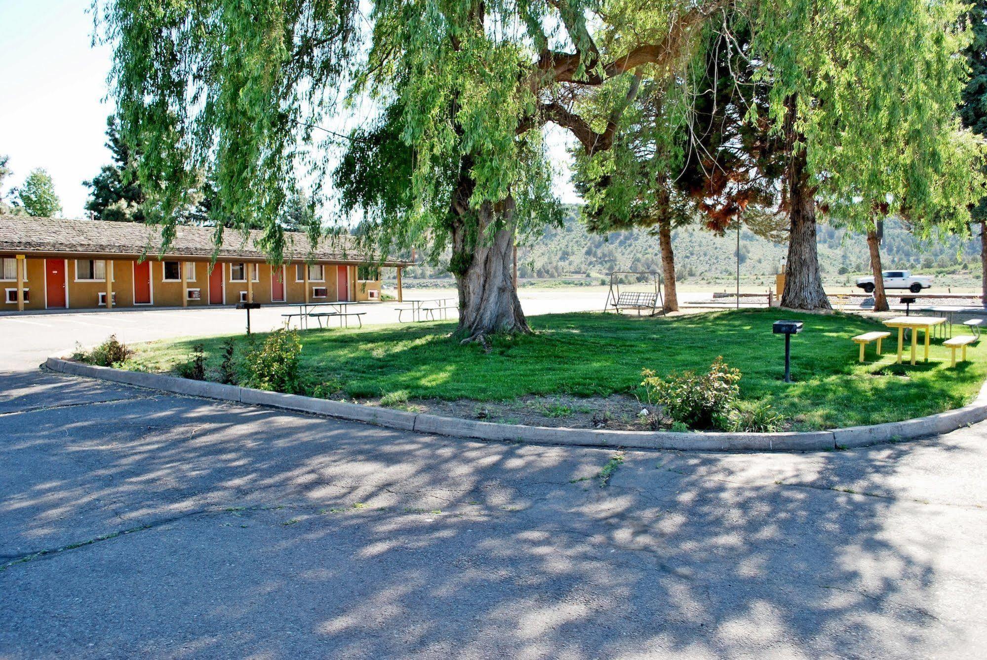 Oregon Motel 8 And Rv Park Кламат Фолс Екстериор снимка