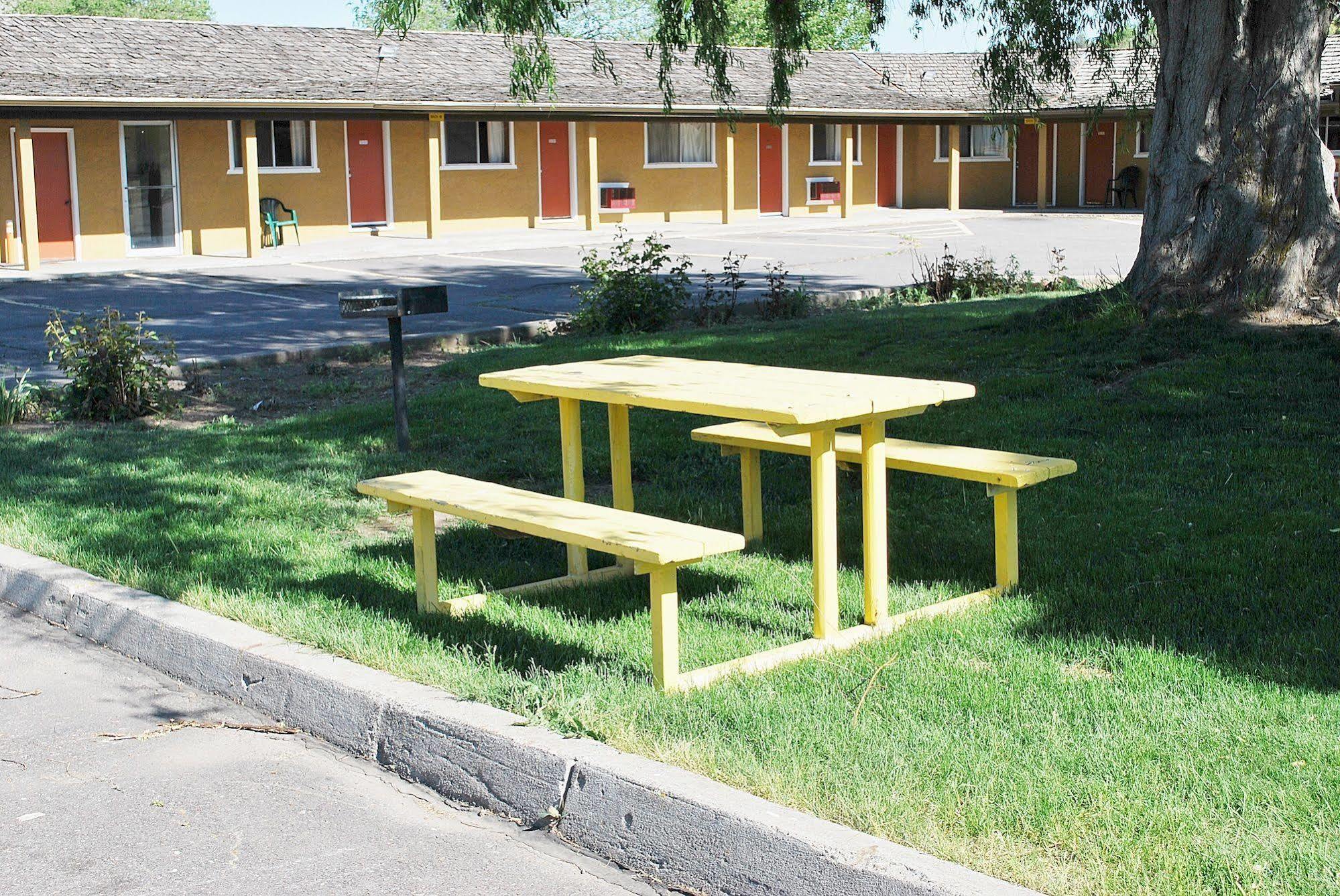 Oregon Motel 8 And Rv Park Кламат Фолс Екстериор снимка